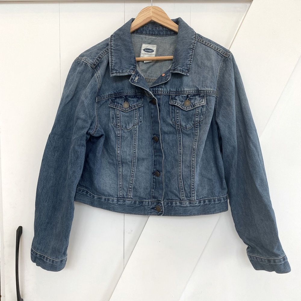Women’s Old Navy cropped blue jean jacket size large